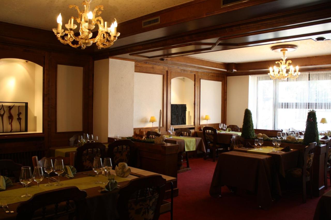Hotel De La Gare Monthey Exterior photo